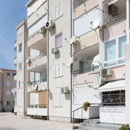 Vicia Faba Apartman Kaštela